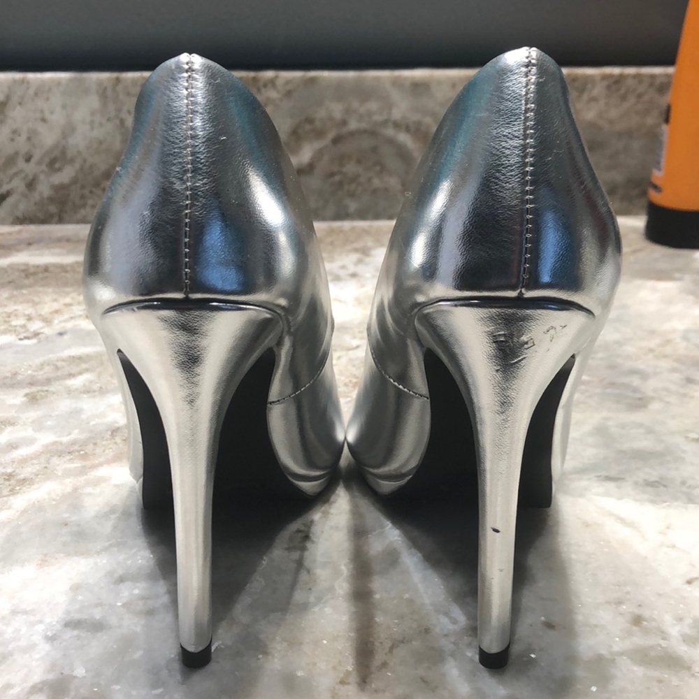High Heels - Picture 2 of 2